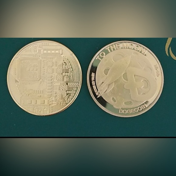 Bitcoin & Dogecoin Collectible Coins Set of 2 - Picture 4 of 4